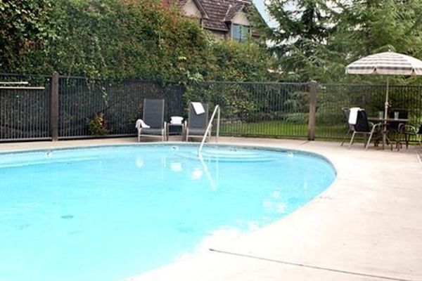 THE RIVERSIDE INN (Grants Pass)